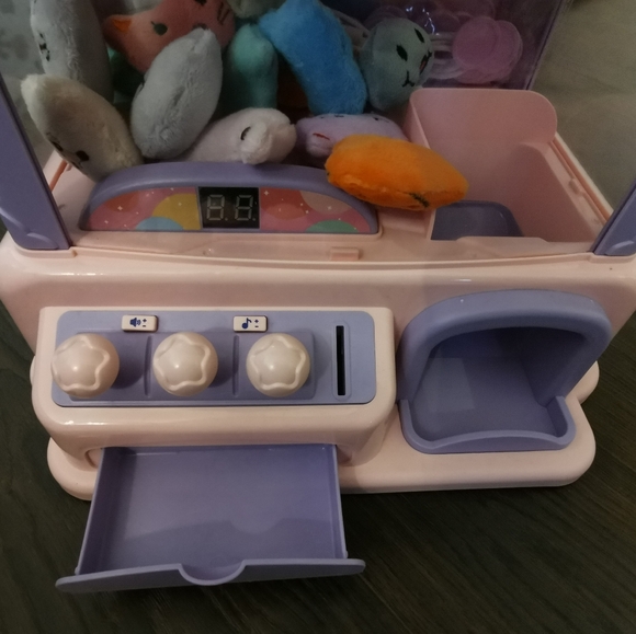 Rainbow House Fun Doll Claw Machine - Picture 2 of 5